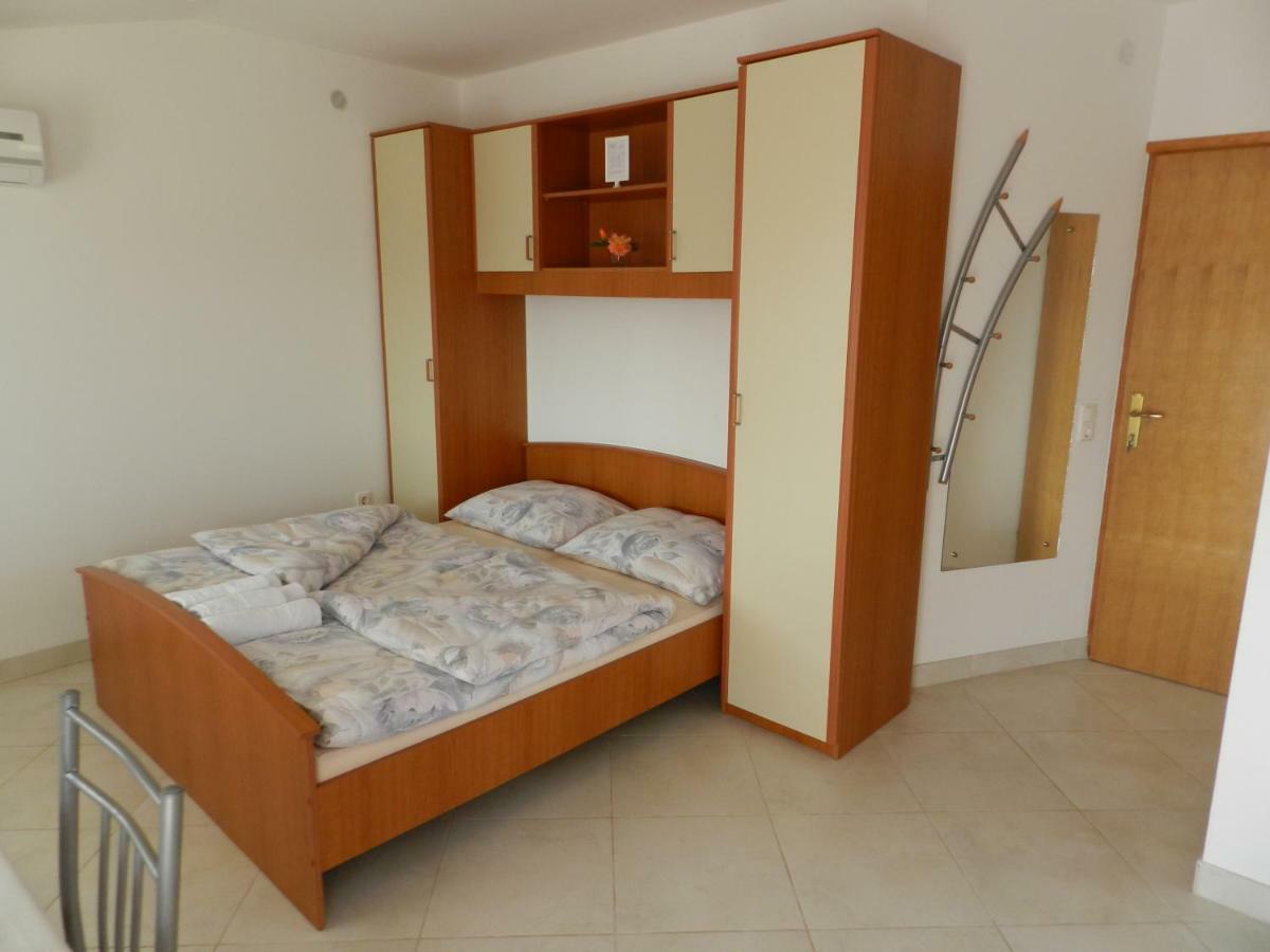Apartmani Lucija Jurkovic Malinska Bagian luar foto